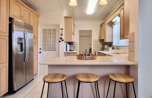 Spanish Wells House | "Steps Away" 3-bedroom house with Kayak & Paddle board, just steps to the beach