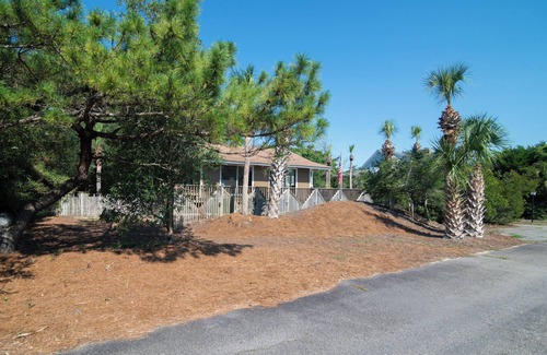 Debordieu Colony House | Steps away from the beach