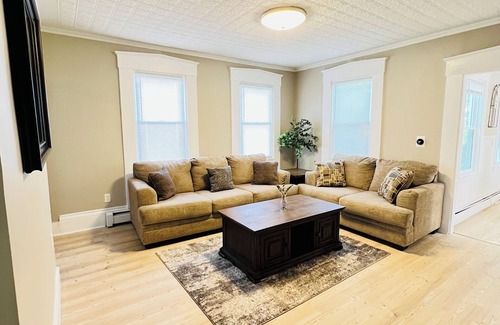 Bangor Apartment | Steps away from waterfront concerts!
