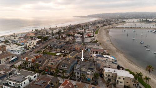 Mission Beach House | Steps from Bay Ocean Villa