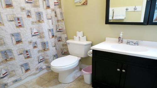 Ilexhurst Villa | Steps From Beach! Air-Conditioned - Shared Pool