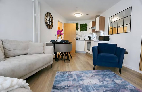 Clayton Apartment | Steps from Coop arena & Etihad stadium