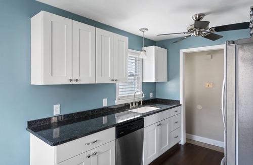 Canton House | steps from hall of fame and 3 miles to Belden Village