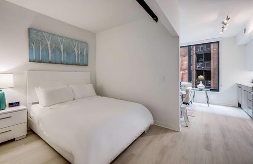 NoMa Hotel | Steps from Metro | Spa-style Gym + Workspace | DC