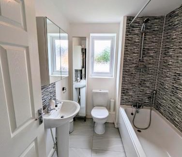 Chorlton-on-Medlock House | Steps from O2 Apollo, Ox road