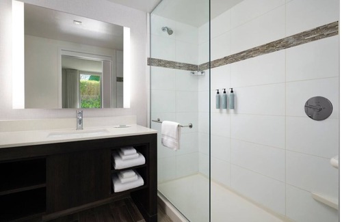 Surfside Hotel | Steps from Ocean, Dining & Shopping – Breakfast & Outdoor Pool - 4 Unit