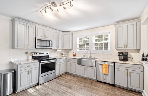 Parker House | Steps from Swamp Rabbit Trail & Cafe/Grocery - Convenient to Downtown Greenville