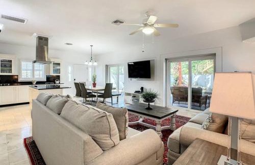 Indian Rocks Beach House | STEPS FROM THE BEACH, BEST LOCATION, 2 BDRM 2 BTH