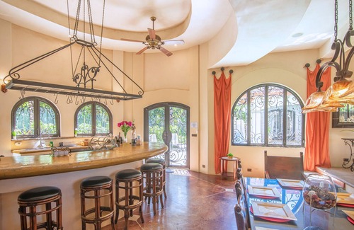 Jaco Villa | Steps from the beach ! Stunning Villa w/concierge, butler, doorman.