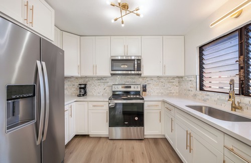 Nanakuli House | Steps from the Ocean 3bed/1.5bath Maili Beach