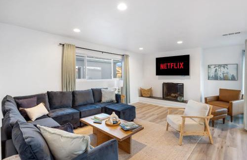 West Newport House | Steps from the SandBoardwalk Outdoor Dining Parking and Patio in Newport