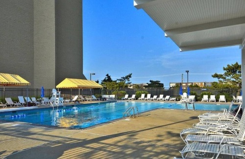 North Shores House | Steps from the Ocean! Renovated Townhome with Pool, Beach & Private Yard