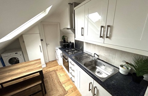 Hackney Central Apartment | Steps from transportation. Cosy 3 Bedroom Flat, Hackney Central