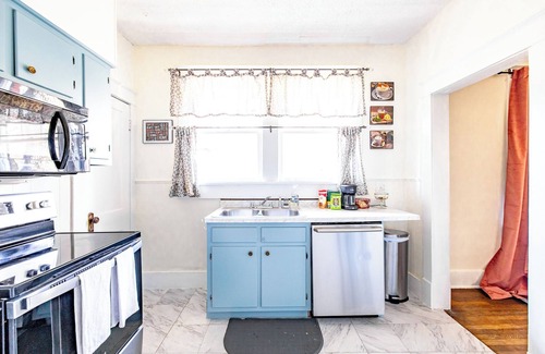 University District House | Steps from U of M | Desk, TV in each bedroom