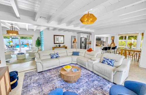 Lauderdale Beach House | Steps to Beach Heated Pool Kiwi Key Residences