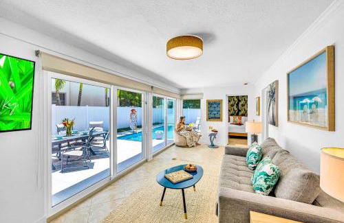 Lauderdale Beach House | Steps to Beach Heated Pool Kiwi Key Residences