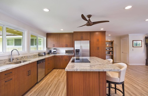 Kailua House | Steps to Beach- Heated Pool- Air Conditioned- 7 Night Min Stay-CONTACT HOST
