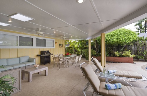 Kailua House | Steps to Beach- Heated Pool- Air Conditioned- 7 Night Min Stay-CONTACT HOST