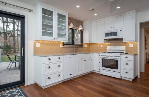 South Haven House | Steps to Beach. Hot Tub. Dog Friendly. Game Room.
