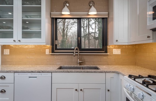South Haven House | Steps to Beach. Hot Tub. Dog Friendly. Game Room.