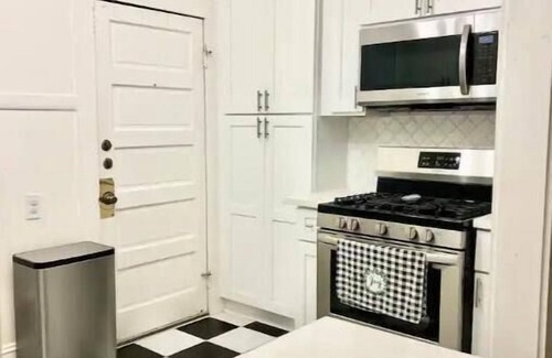 San Jacinto House | Steps to Beach, Includes 2 King Beds, 2 Full Bathrooms, Spotlessly Clean & Cozy