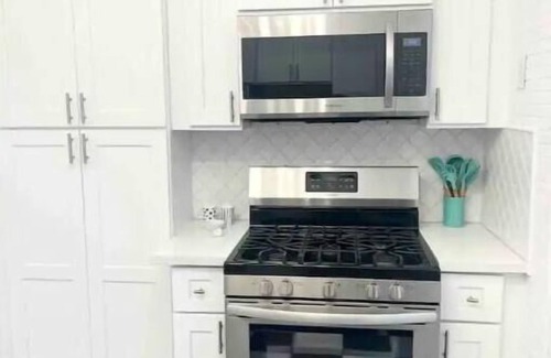 San Jacinto House | Steps to Beach, Includes 2 King Beds, 2 Full Bathrooms, Spotlessly Clean & Cozy