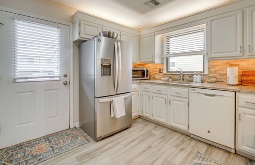 South End House | Steps to Beach: Townhome w/Balcony in Ocean City