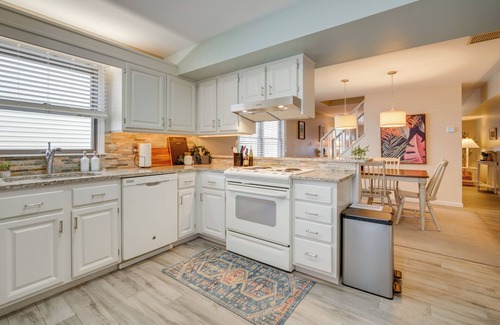 South End House | Steps to Beach: Townhome w/Balcony in Ocean City