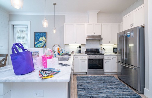 Lakeside at Blue Mountain Beach House | Steps to beach and pool-family size home-4 free bikes-beach gear-large patio