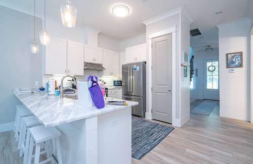 Lakeside at Blue Mountain Beach House | Steps to beach and pool-family size home-4 free bikes-beach gear-large patio