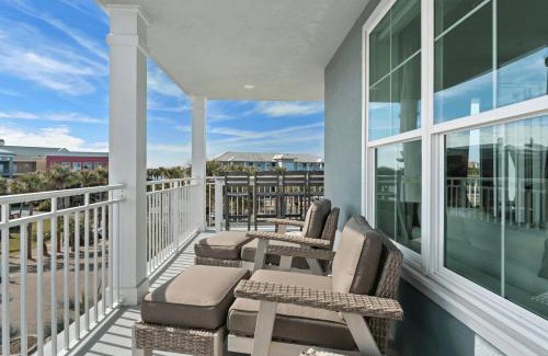 Gulf Place House | Steps to Beach w View Pool Tennis Luxe Top-Floor Sea La Vie by AvantStay