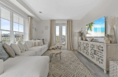 Gulf Place House | Steps to Beach w View Pool Tennis Luxe Top-Floor Sea La Vie by AvantStay