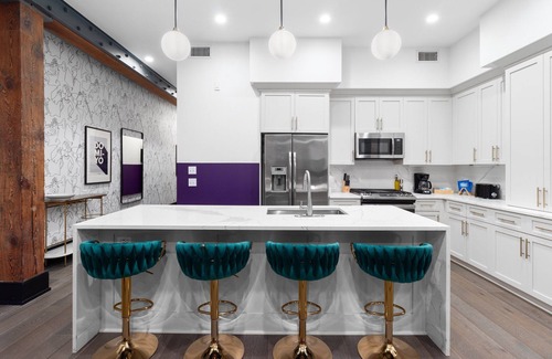 Central Business District Hotel | Steps to French Quarter | Rooftop Pool | Gameroom