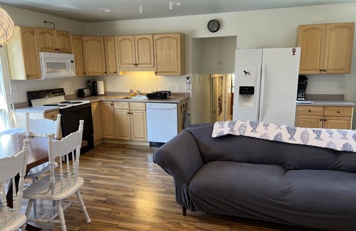 Southern Coast Cottage | Steps to glorious Ferry Beach