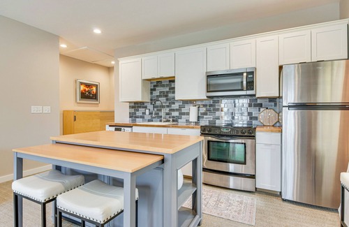Bowling Green Apartment | Steps to Lake Wylie: Cozy Clover Apartment