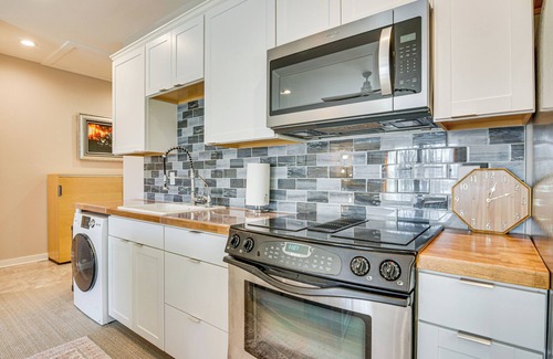 Bowling Green Apartment | Steps to Lake Wylie: Cozy Clover Apartment