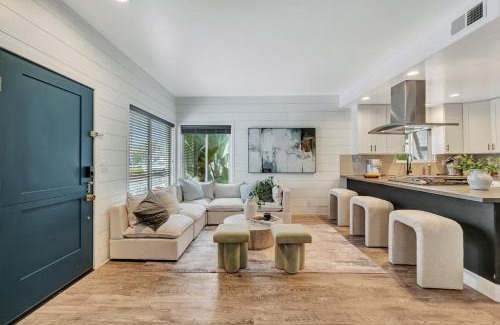Newport Center House | Steps to Lido Village and the Marina Heart of Lido Island WITH PARKING