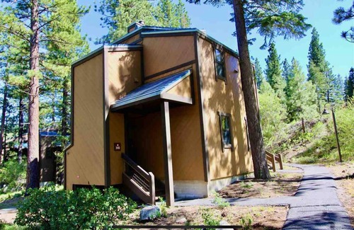 Truckee House | Steps to Northstar Village! Gated, Dog-friendly, with a loft, 2 balconies