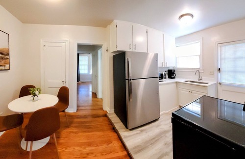 Avondale House | Steps to Restaurants, Shops, Park & More!