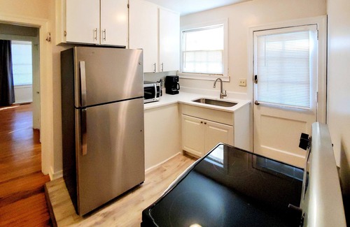 Avondale House | Steps to Restaurants, Shops, Park & More!