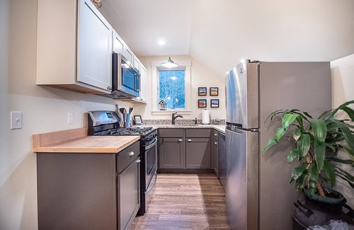 Stowe Village Historic District Apartment | Steps to restaurants and coffee shops!