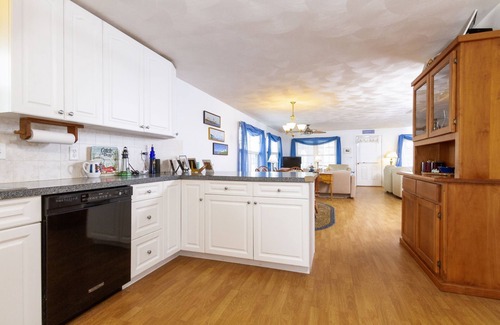 Eastward Look House | Steps to Scarborough Beach with Ocean Views