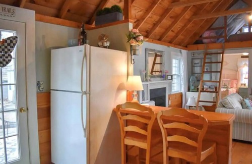 Dennis Port Cottage | STEPS TO SEA ST BEACH DENNISPORT NANTUCKET SOUND