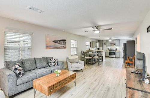 San Jacinto House | Steps to Seawall Fenced Family Home in Galveston!