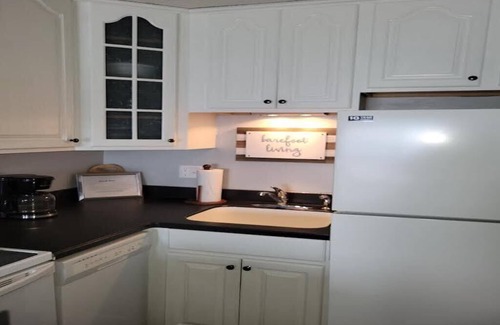 McCutcheon Field Condo | Steps to the Beach! Just “Wait-N-Sea” what this condo has to offer!