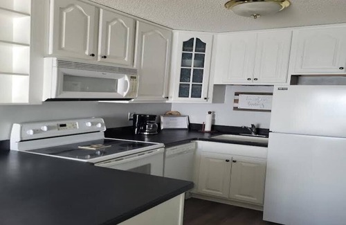 McCutcheon Field Condo | Steps to the Beach! Just “Wait-N-Sea” what this condo has to offer!