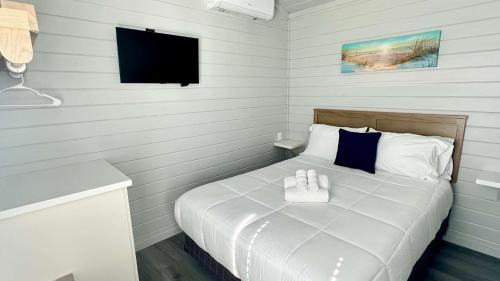 Crystal Beach House | Steps to The Beach -Family Friendly -Sleeps 6