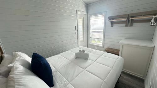 Crystal Beach House | Steps to The Beach -Family Friendly -Sleeps 6