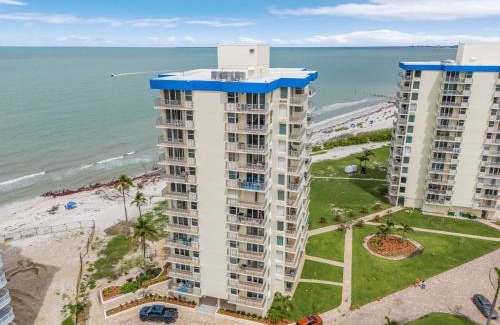 South Island Apartment | Steps to the Beach, Heated Pool, Tennis, Shuffleboard - Condo Seaside Sanctuary - Roelens