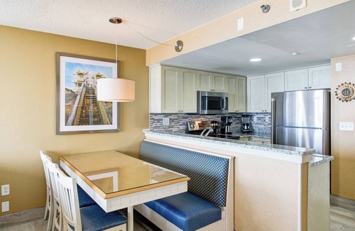 Northeast Virginia Beach Resort | Steps to the Beach! 3 Spacious Units, Pool, Restaurant